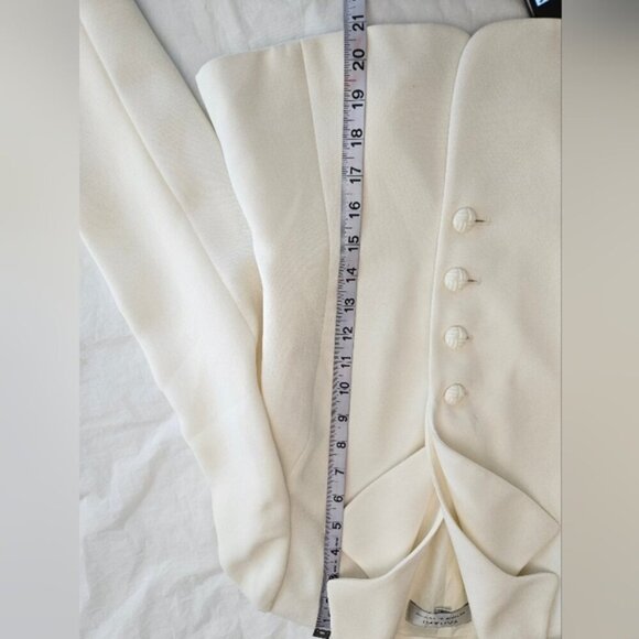 Tahari Vintage Ruffle Women's Jacket. Cream. Size 4 - Picture 11 of 15